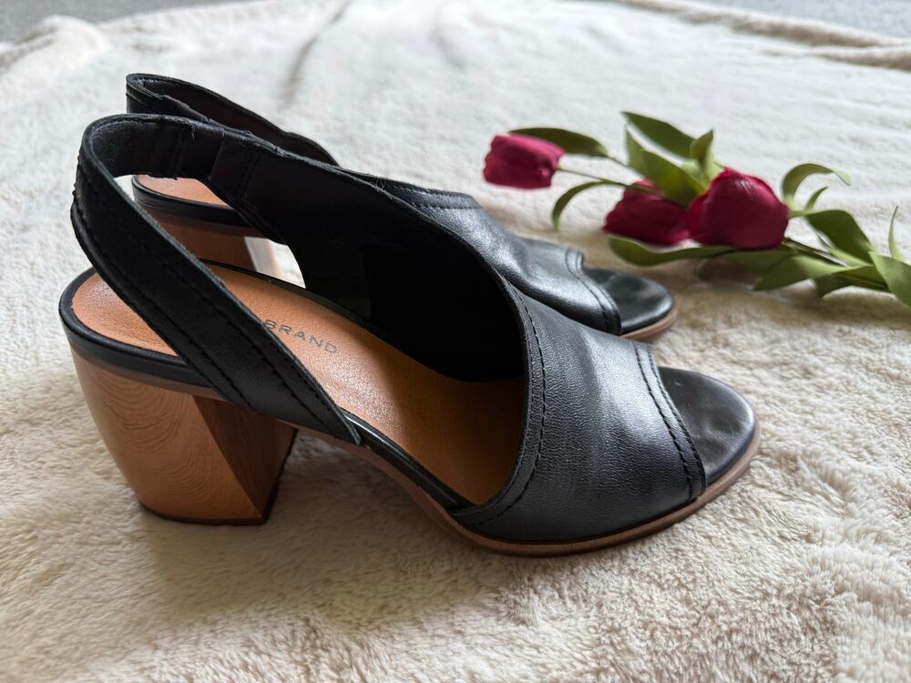 Lucky Lucky Brand Xilna sandals chunky wood-look block heel Size 9